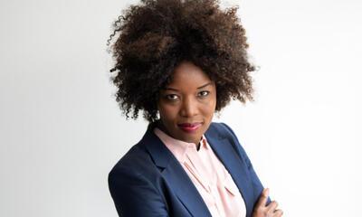 Foto Assita Kanko met afro kapsel